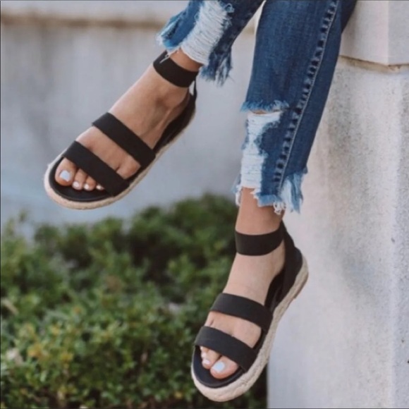 Elastic Band Sandals - Picture 2 of 2